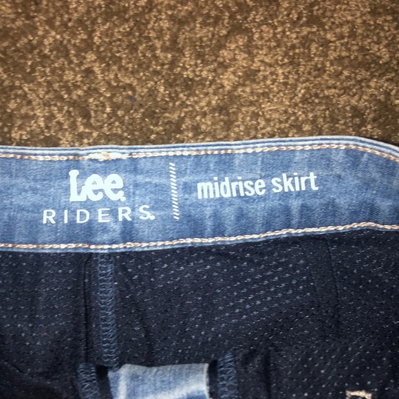 Mid-rise skirt - Picture 2 of 3